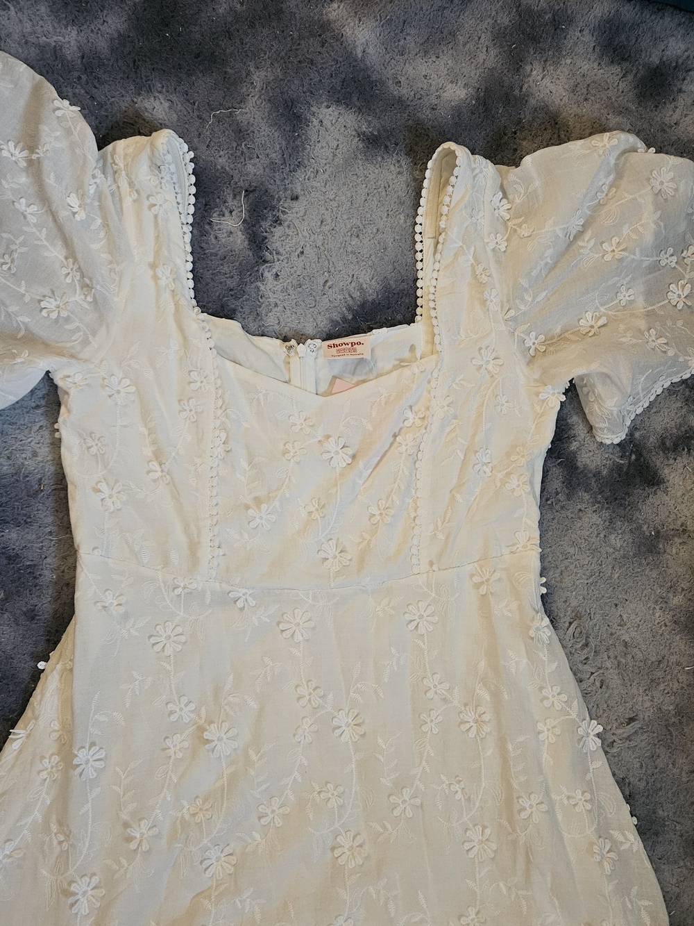 Showpo White Floral Embroidered Women’s Dress New With Tags - Picture 14 of 16